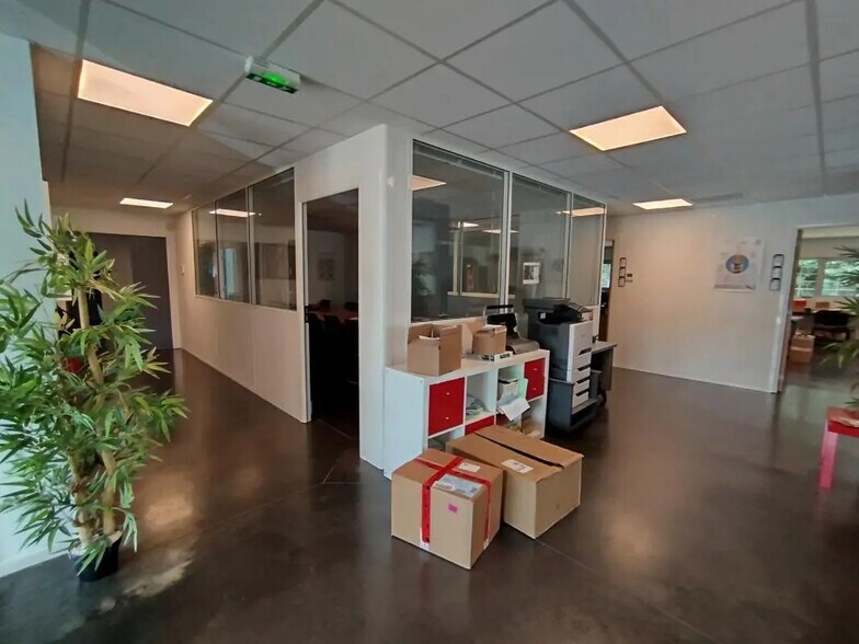 Local d’activités dans Toulouse à louer - Photo de l’immeuble – Image 3 sur 21