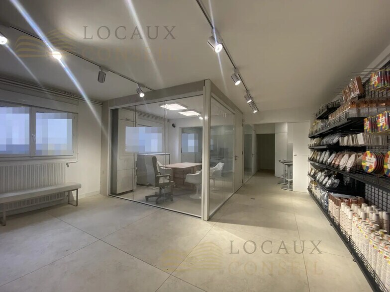 Local d'activités dans Argenteuil à vendre - Photo de l’immeuble – Image 3 sur 9