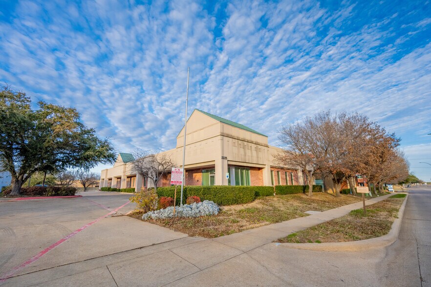 2225 Avenue J, Arlington, TX à vendre - Photo de l’immeuble – Image 2 sur 46