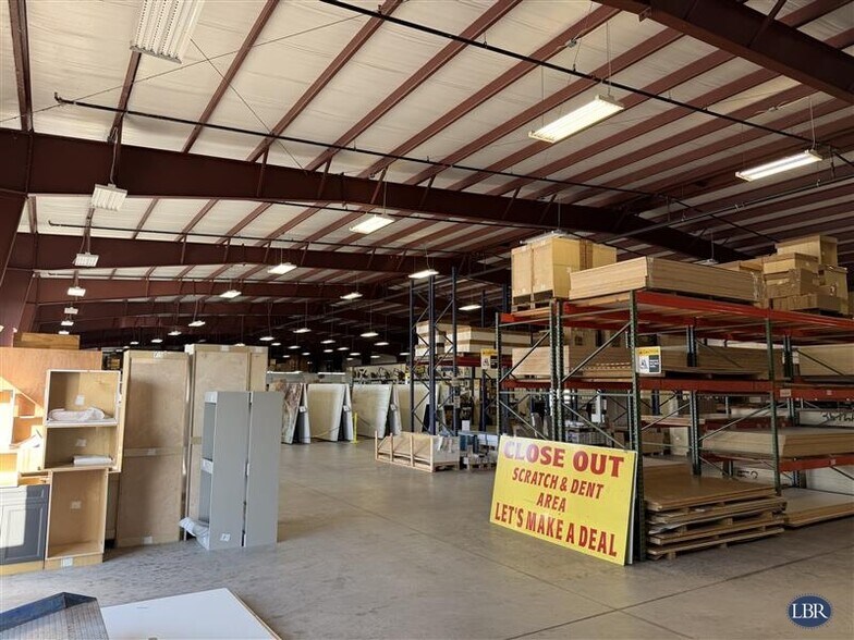 620 Distribution Dr, Melbourne, FL à louer - Photo de l’immeuble – Image 2 sur 7