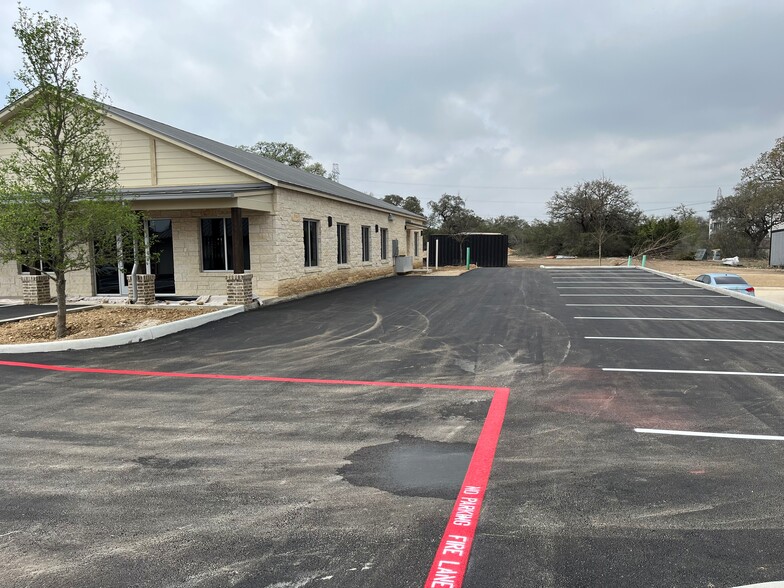 11153 Westwood Loop, San Antonio, TX à louer - Photo de l’immeuble – Image 2 sur 4