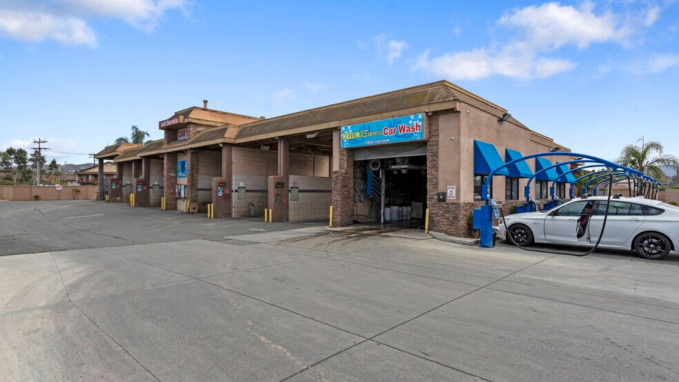 1437 E Main St, El Cajon, CA à vendre - Photo de l’immeuble – Image 3 sur 10