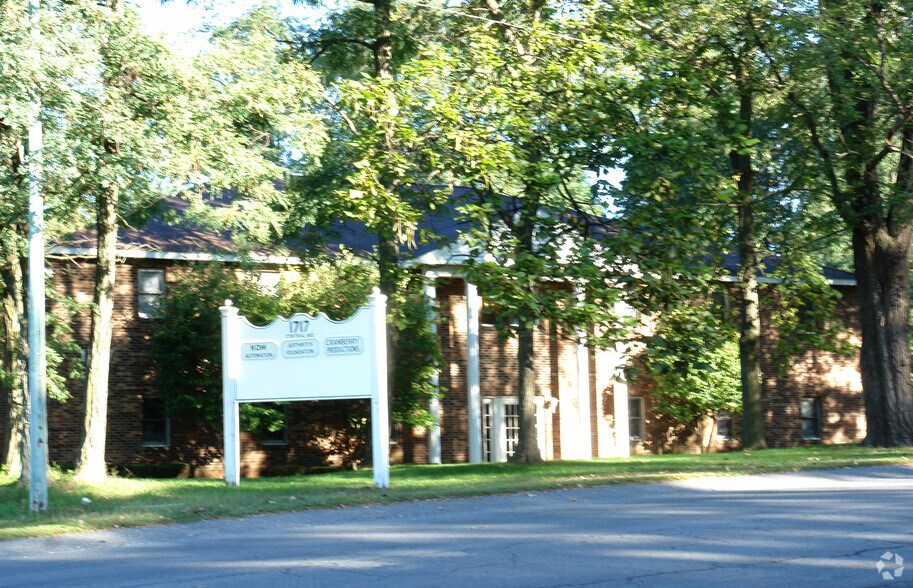 8 Red Fox Dr, Colonie, NY à louer - Photo de l’immeuble – Image 2 sur 12