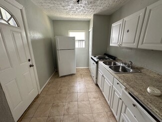 Plus de détails pour 695 Cameron M Alexander Blvd NW, Atlanta, GA - Logement à vendre