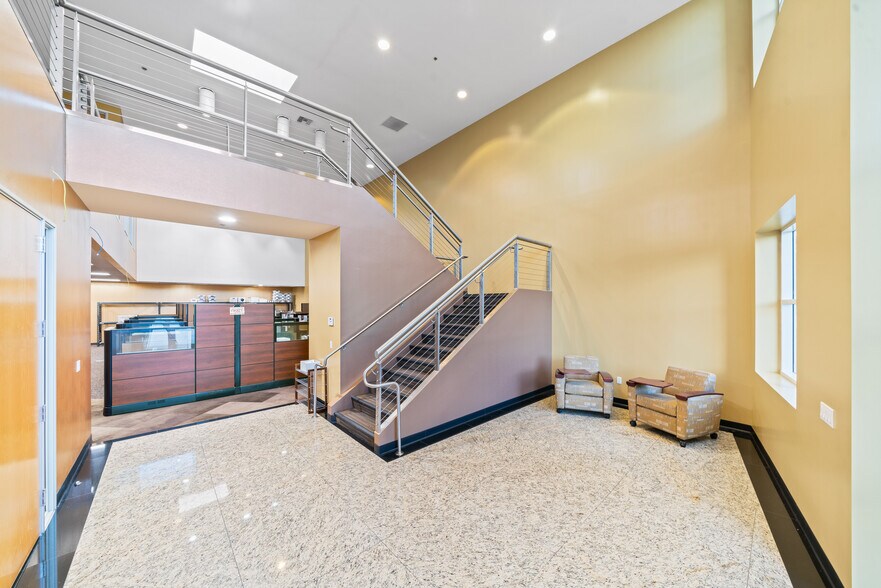 8850-8900 Research Dr, Irvine, CA à louer - Hall d’entrée – Image 3 sur 56