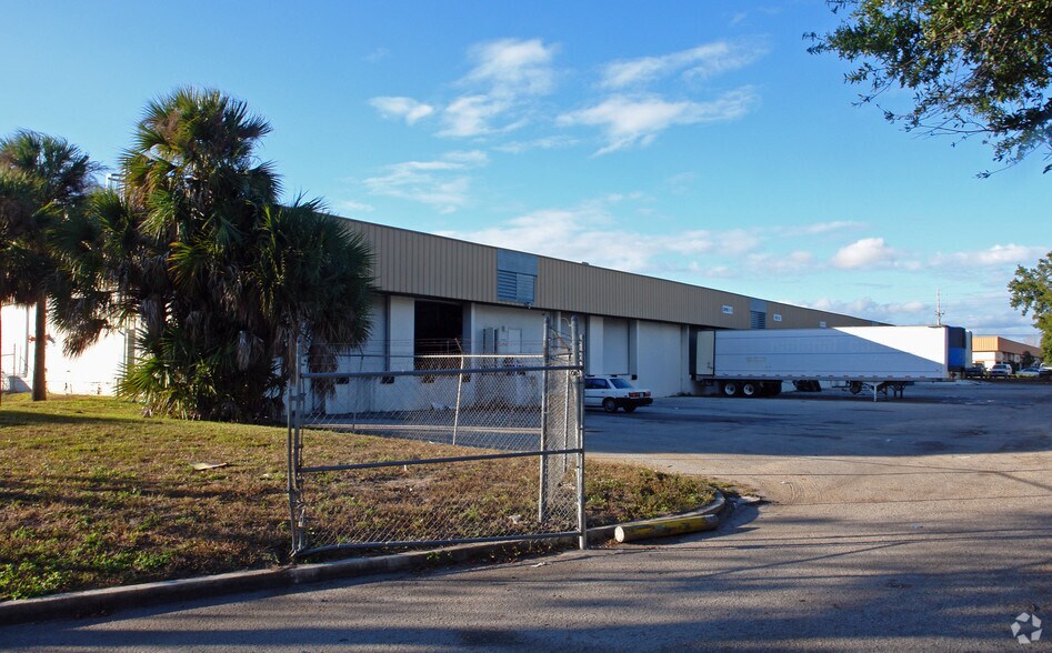 3415 Bartlett Blvd, Orlando, FL à vendre - Photo de l’immeuble – Image 3 sur 8