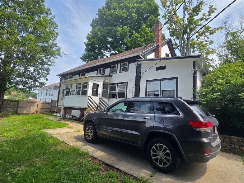 1 Cheney St, Orange, MA à vendre - Photo de l’immeuble – Image 2 sur 34