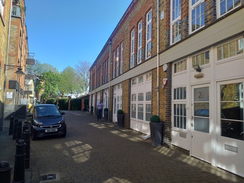 Blake Mews, Richmond à vendre - Photo de l’immeuble – Image 3 sur 3