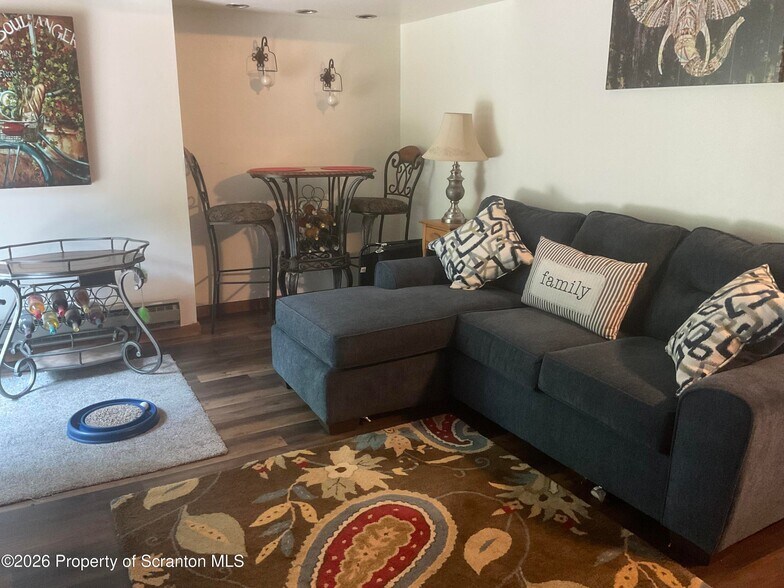 28 Southside Ln, Scott Township, PA à vendre - Photo de l’immeuble – Image 2 sur 21