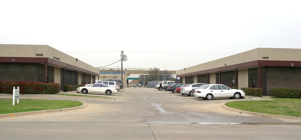 1450 Halsey Way, Carrollton, TX à vendre - Photo de l’immeuble – Image 2 sur 26