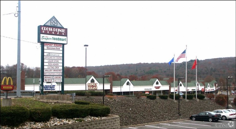 96 Cross St, Naugatuck, CT à louer - Photo principale – Image 1 sur 14