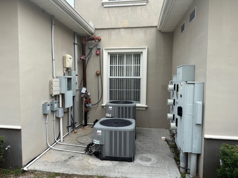 6921 Pistol Range Rd, Tampa, FL à vendre - Photo de l’immeuble – Image 3 sur 24