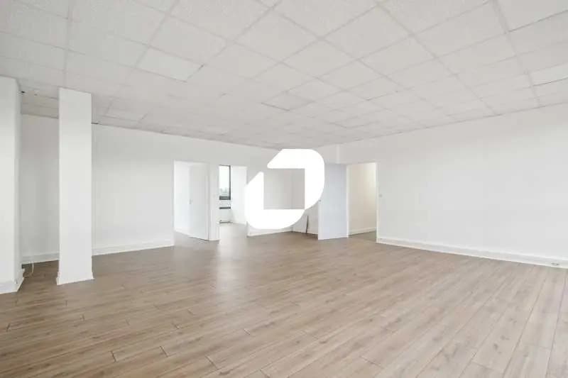 Bureau dans Sarcelles à louer - Photo de l’immeuble – Image 3 sur 10