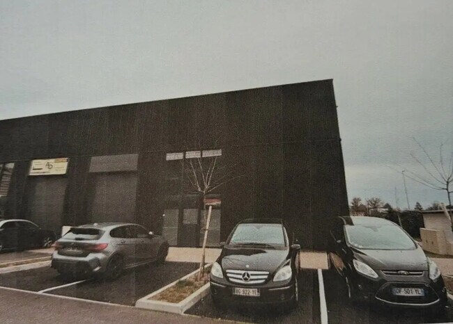 Plus de détails pour Local d'activités à louer