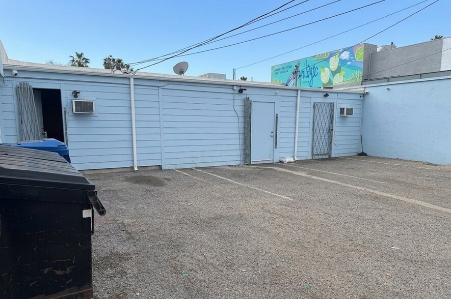 7509 Melrose Ave, Los Angeles, CA à vendre - Photo de l’immeuble – Image 2 sur 3