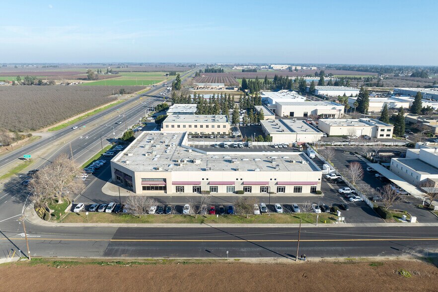 4230 Kiernan Ave, Modesto, CA à vendre - Photo de l’immeuble – Image 3 sur 8