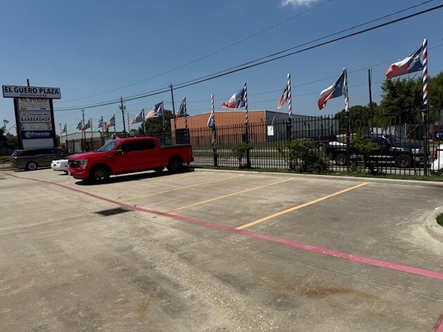 2030 Little York Rd, Houston, TX à louer - Photo de l’immeuble – Image 3 sur 9