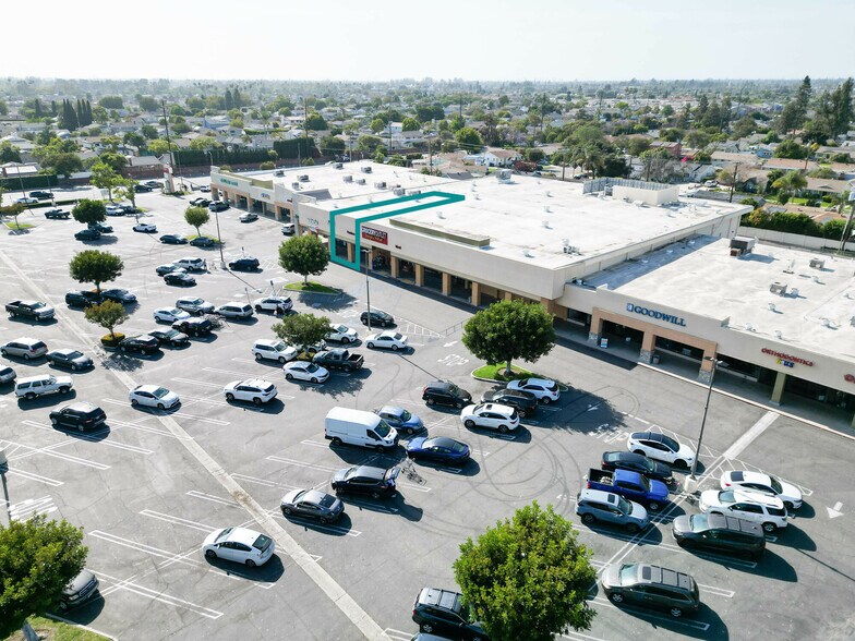 8105-8195 E Wardlow Rd, Long Beach, CA à louer - Photo de l’immeuble – Image 3 sur 11