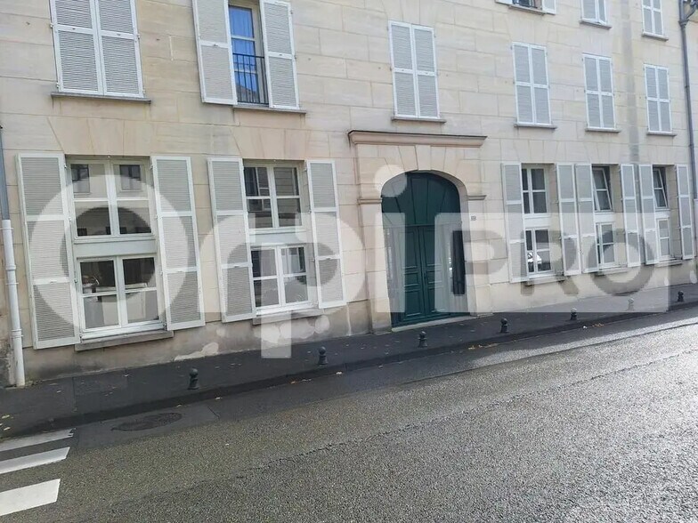 Bureau dans Compiègne à louer - Photo de l’immeuble – Image 1 sur 7