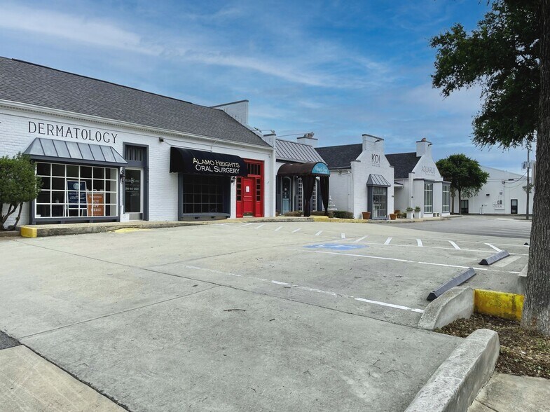 6700-6712 N New Braunfels Ave, San Antonio, TX à louer - Photo principale – Image 1 sur 16