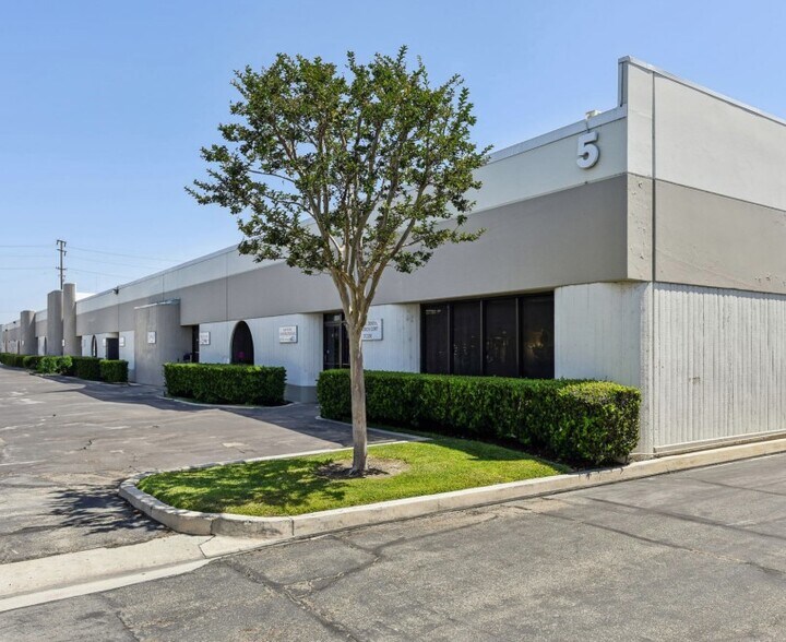 14747 Artesia Blvd, La Mirada, CA à louer - Photo de l’immeuble – Image 2 sur 6