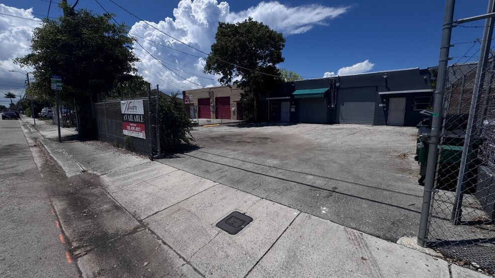 1847 NW 21st St, Miami, FL à louer - Photo de l’immeuble – Image 2 sur 21
