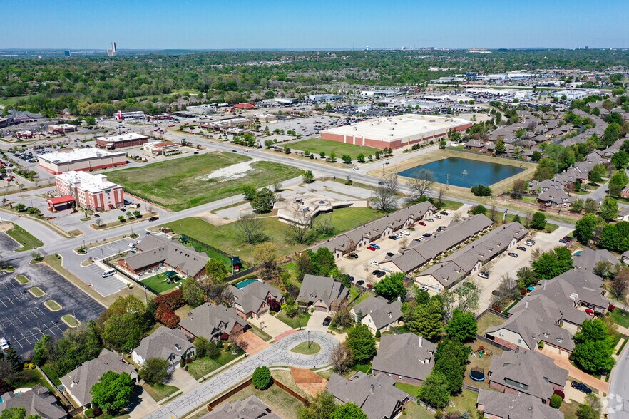 8596 E 101st St, Tulsa, OK à louer - Aérien – Image 3 sur 7