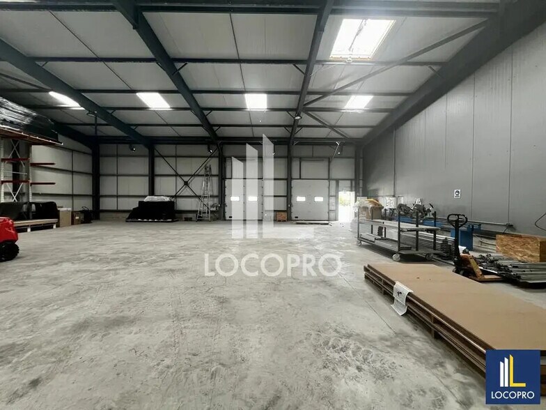 Local d’activités dans Cavaillon à louer - Photo de l’immeuble – Image 3 sur 8