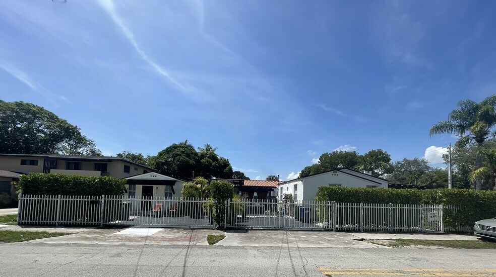 210 NE 110th St, Miami, FL à vendre - Photo de l’immeuble – Image 1 sur 33