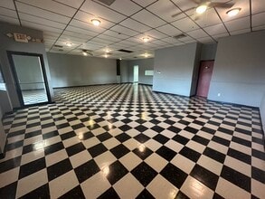 1239-1309 Monroe Ave, New Philadelphia, OH à louer Photo intérieure– Image 1 sur 3