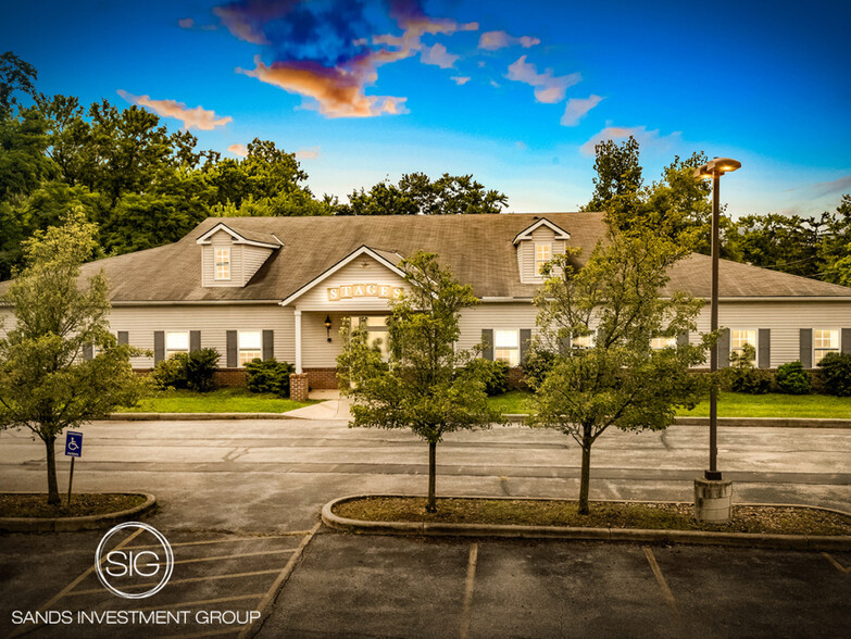 17290 Pearl Rd, Strongsville, OH à vendre - Photo principale – Image 1 sur 5