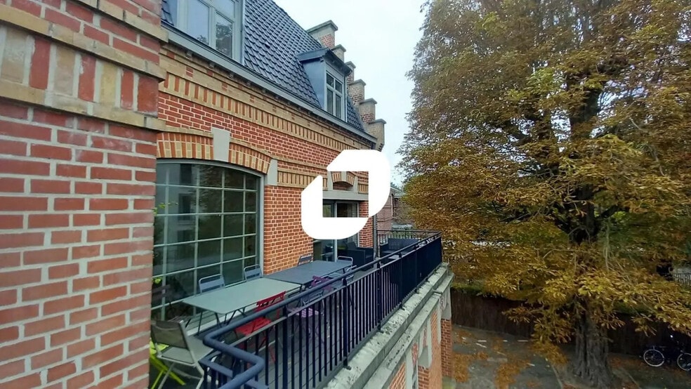 Bureau dans La Madeleine à louer - Photo de l’immeuble – Image 2 sur 13