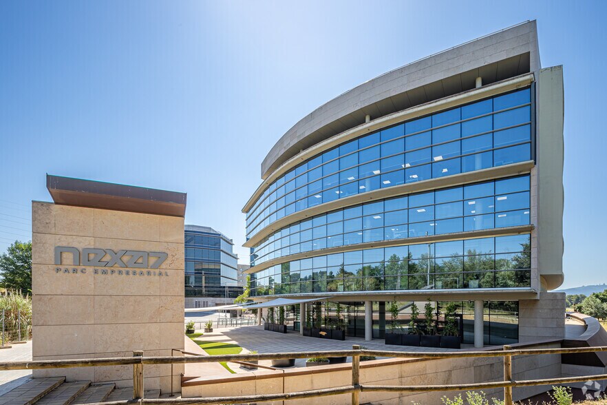 Avinguda Can Fatjó dels Aurons, 9, Cerdanyola del Vallès, Barcelona à louer - Photo principale – Image 1 sur 4