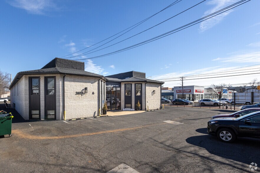 2627 Hylan Blvd, Staten Island, NY à louer - Photo de l’immeuble – Image 3 sur 29