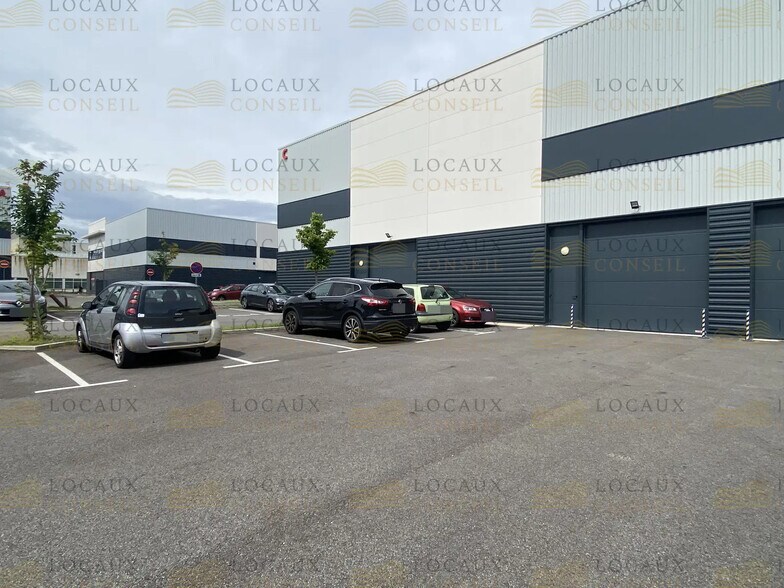 Local d’activités dans Neuville-sur-Oise à louer - Photo de l’immeuble – Image 2 sur 4