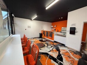 2-24 The Row, New Ash Green à louer Photo intérieure– Image 2 sur 4