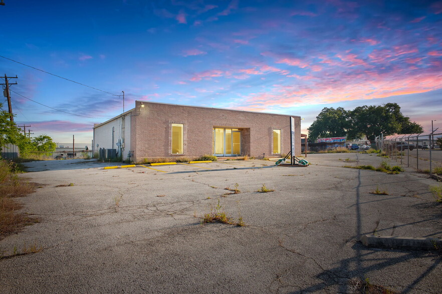 5331 Brewster St, San Antonio, TX à vendre - Photo de l’immeuble – Image 2 sur 38