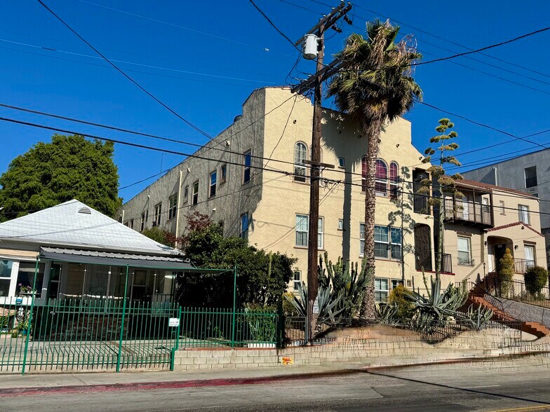 1110 S Normandie Ave, Los Angeles, CA à vendre - Photo de l’immeuble – Image 2 sur 5