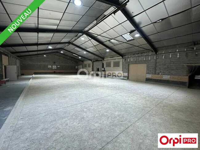 Plus de détails pour Local d’activités à vendre