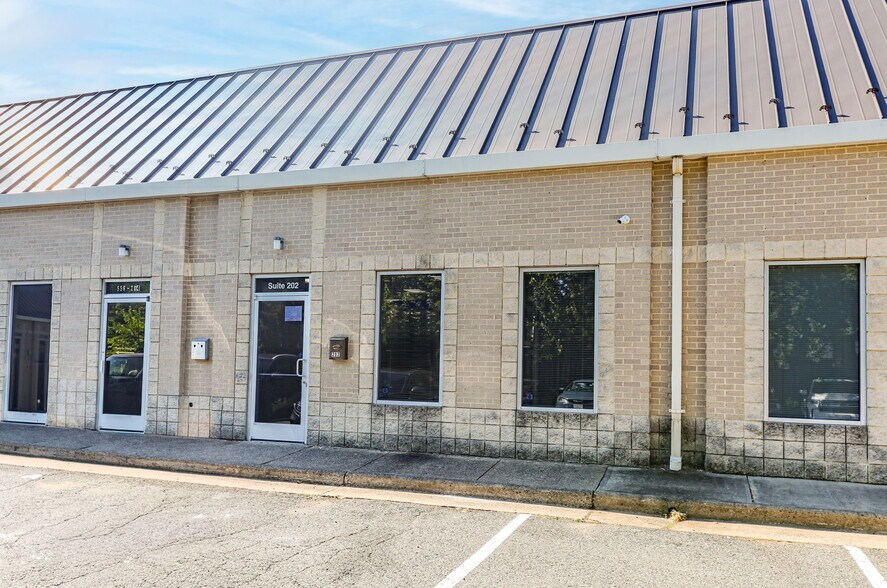 556 Garrisonville Rd, Stafford, VA à louer - Photo de l’immeuble – Image 2 sur 3