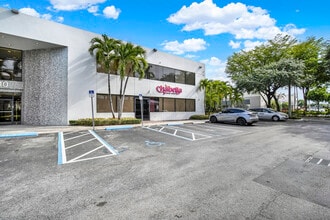 7910 NW 25th St, Doral, FL à louer Photo intérieure– Image 1 sur 35