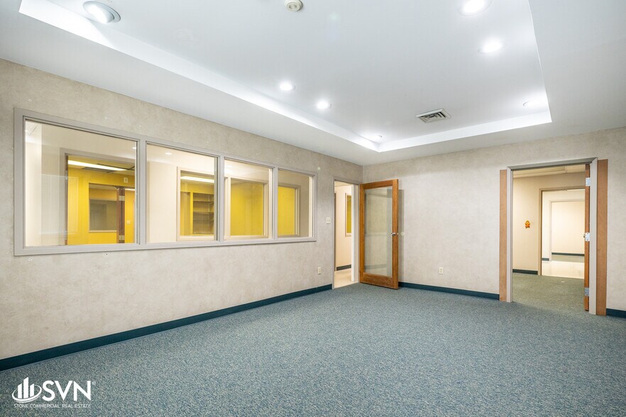 881 Newtown Pike, Lexington, KY à louer - Photo de l’immeuble – Image 3 sur 20