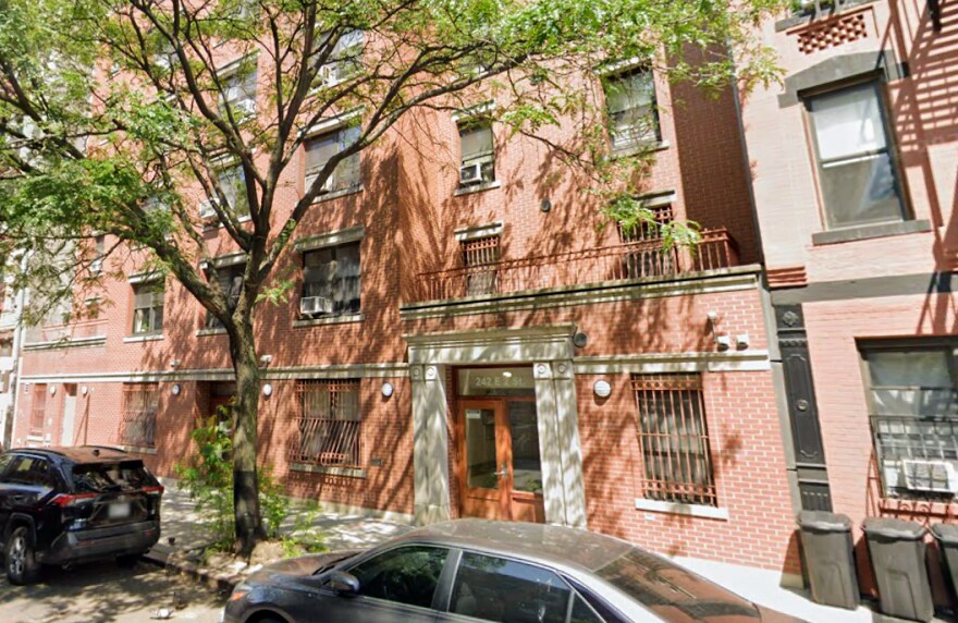 242-244 E Second St, New York, NY à louer - Photo de l’immeuble – Image 3 sur 4