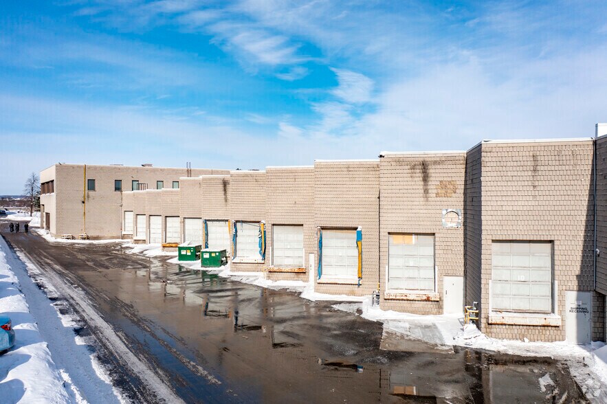 45 W Wilmot St, Richmond Hill, ON à louer - Photo de l’immeuble – Image 3 sur 6