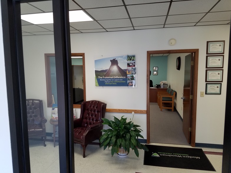 219 E Schwartz St, Salem, IL à vendre - Photo de l’immeuble – Image 2 sur 9