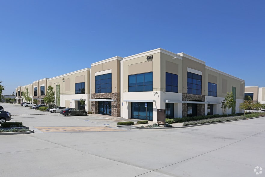 4181 Temple City Blvd, El Monte, CA à louer - Photo principale – Image 1 sur 7