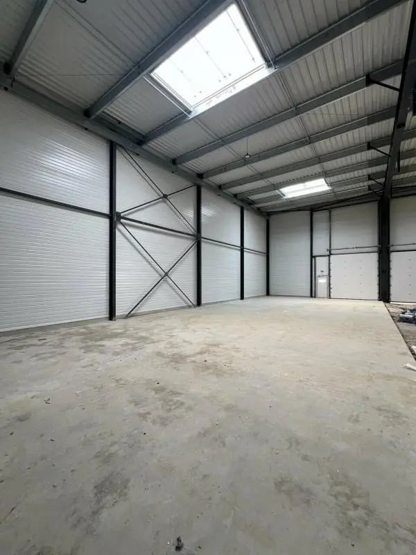 2 Avenue Du Noyer À La Malice, Louvres à louer Photo de l’immeuble– Image 1 sur 11