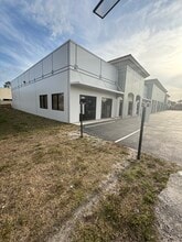 17010 Alico Commerce Ct, Fort Myers, FL à louer Photo intérieure– Image 2 sur 4