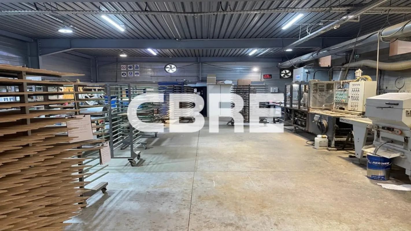 Local d'activités dans Mouans-Sartoux à vendre Photo de l’immeuble– Image 1 sur 10