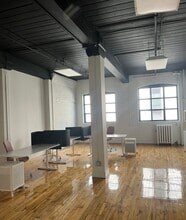 372 Richmond St W, Toronto, ON à louer Photo intérieure– Image 2 sur 2